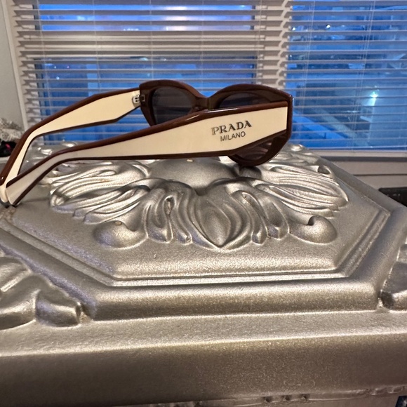 Prada sunglasses - Picture 7 of 12